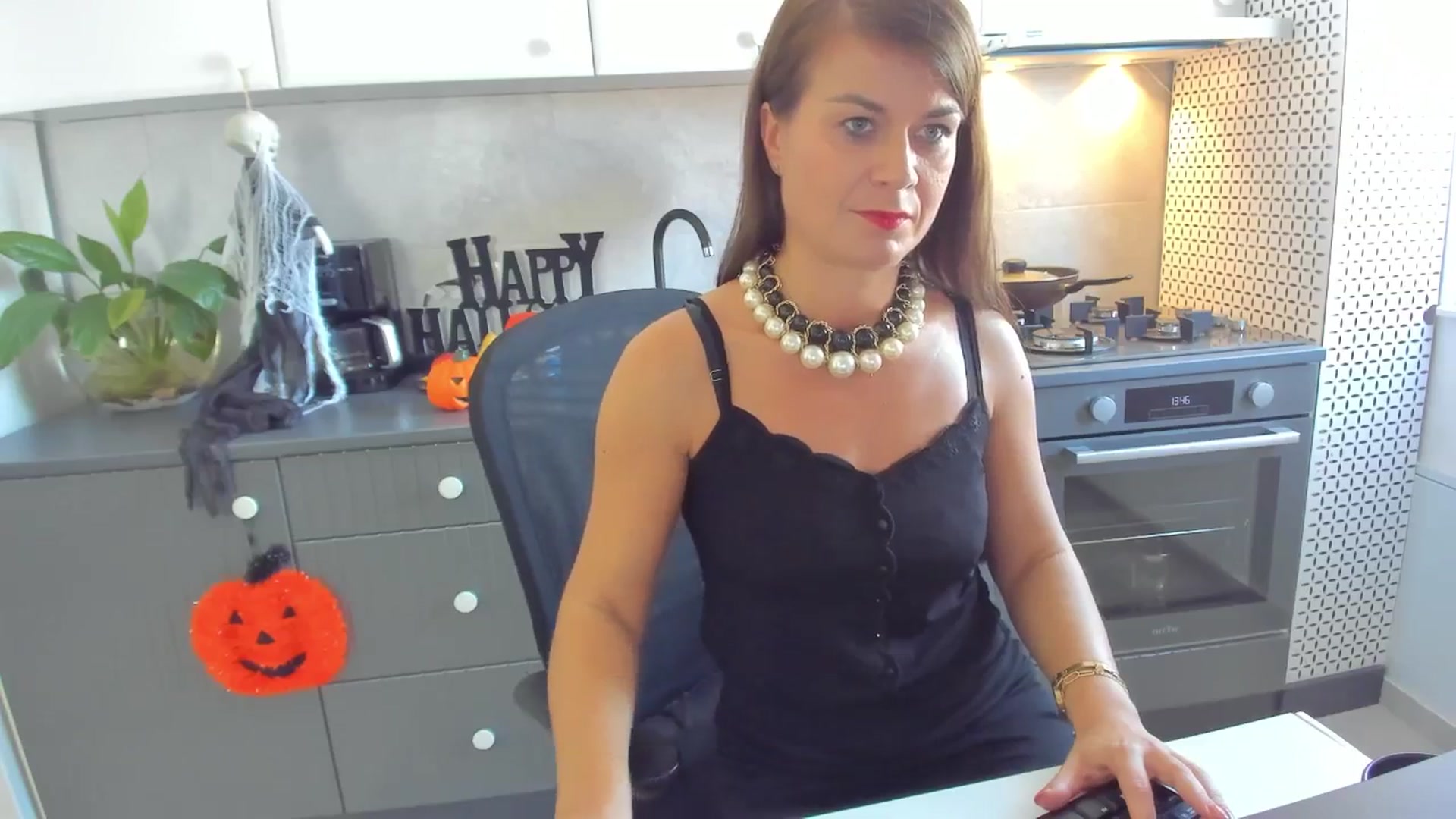 Gallery image thumbnail from SuaveGia's myfreecams stream on, 10/21/2025, 10:50 image 19 of 20
