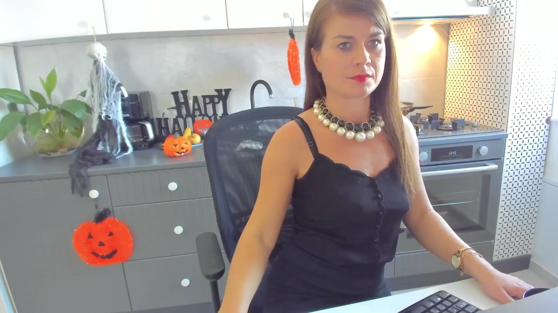 Gallery image thumbnail from SuaveGia's myfreecams stream on, 10/21/2025, 10:50 image 16 of 20