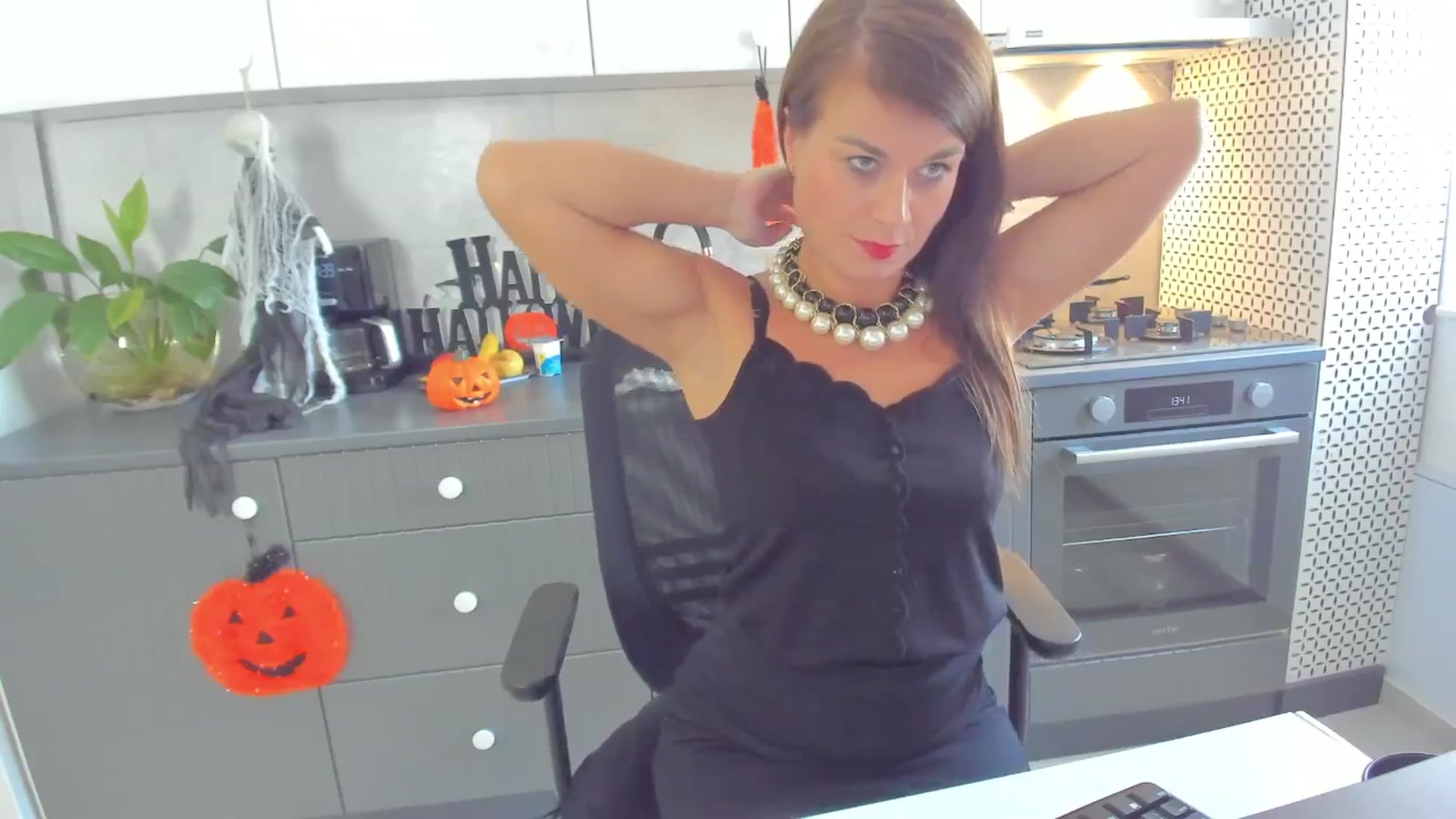 Gallery image thumbnail from SuaveGia's myfreecams stream on, 10/21/2025, 10:50 image 14 of 20