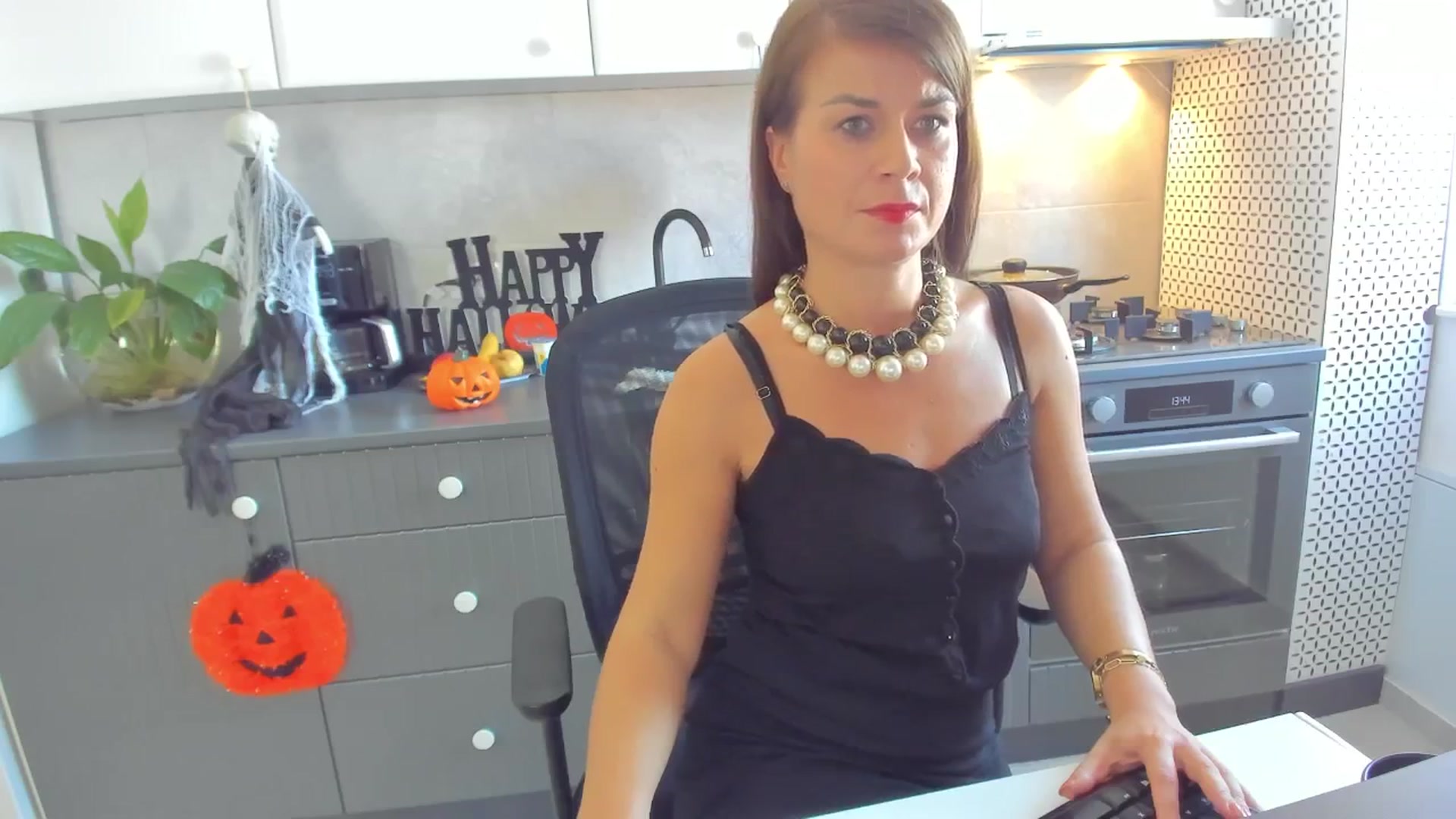 Gallery image thumbnail from SuaveGia's myfreecams stream on, 10/21/2025, 10:50 image 17 of 20