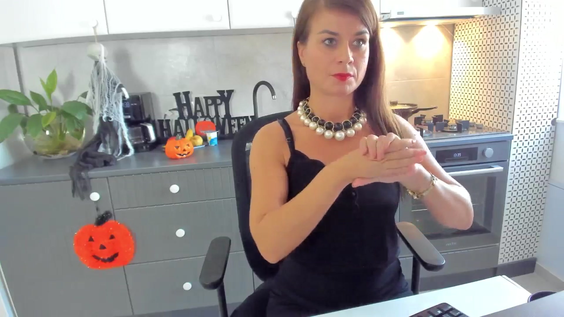 Gallery image thumbnail from SuaveGia's myfreecams stream on, 10/21/2025, 10:50 image 13 of 20