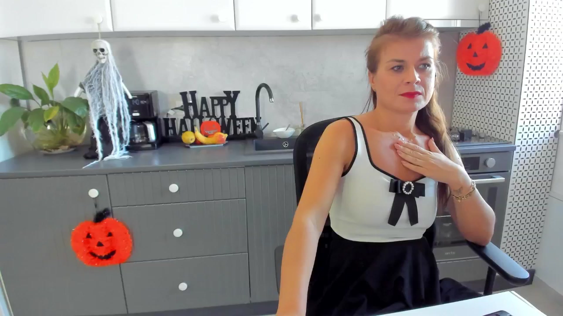 Gallery image thumbnail from SuaveGia's myfreecams stream on, 10/22/2025, 11:56 image 6 of 20