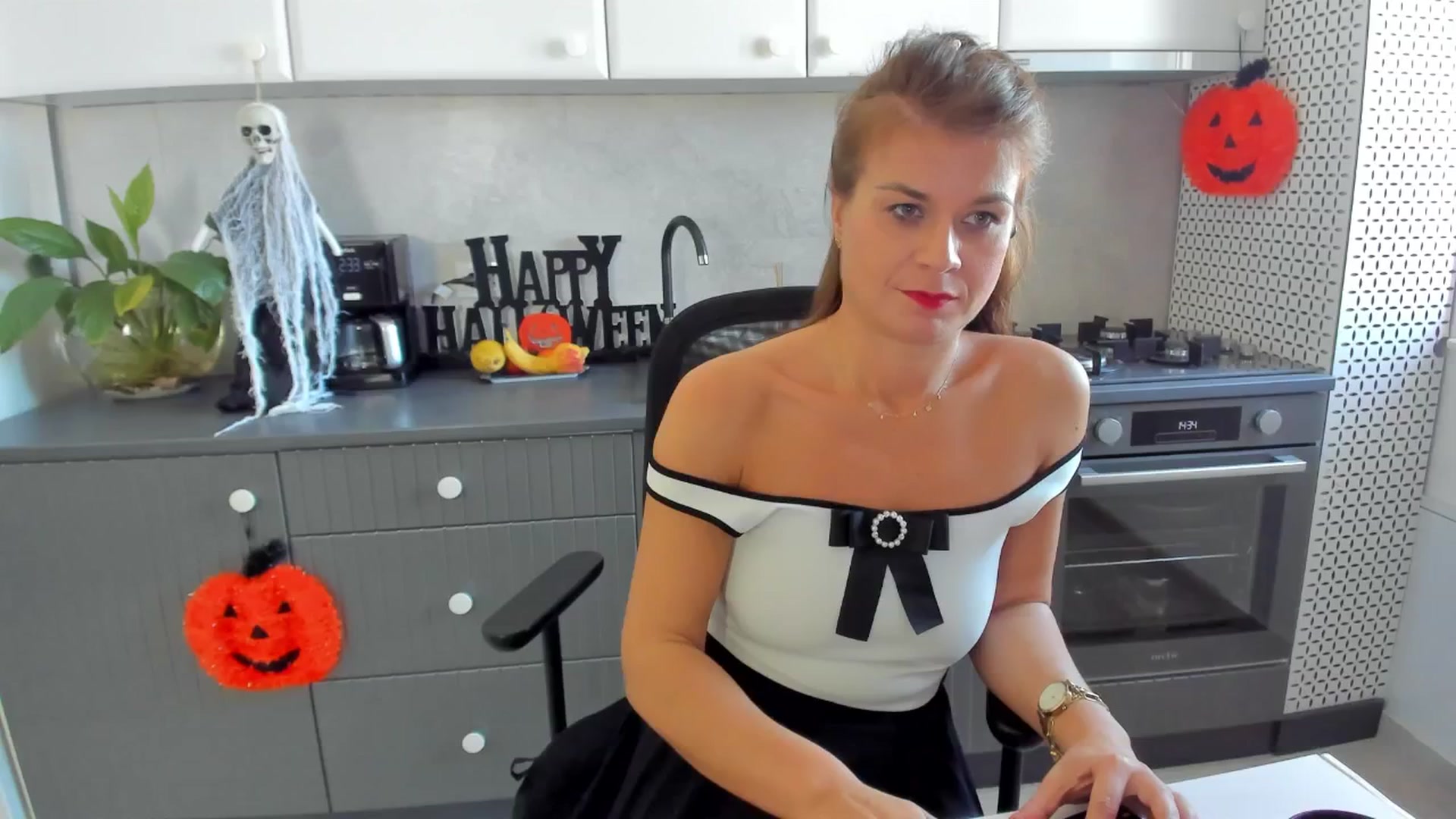 Gallery image thumbnail from SuaveGia's myfreecams stream on, 10/22/2025, 11:56 image 17 of 20