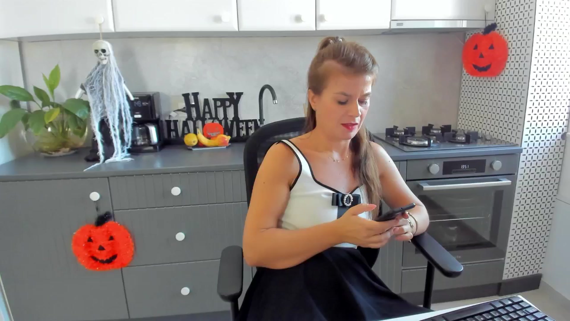Gallery image thumbnail from SuaveGia's myfreecams stream on, 10/22/2025, 11:56 image 8 of 20