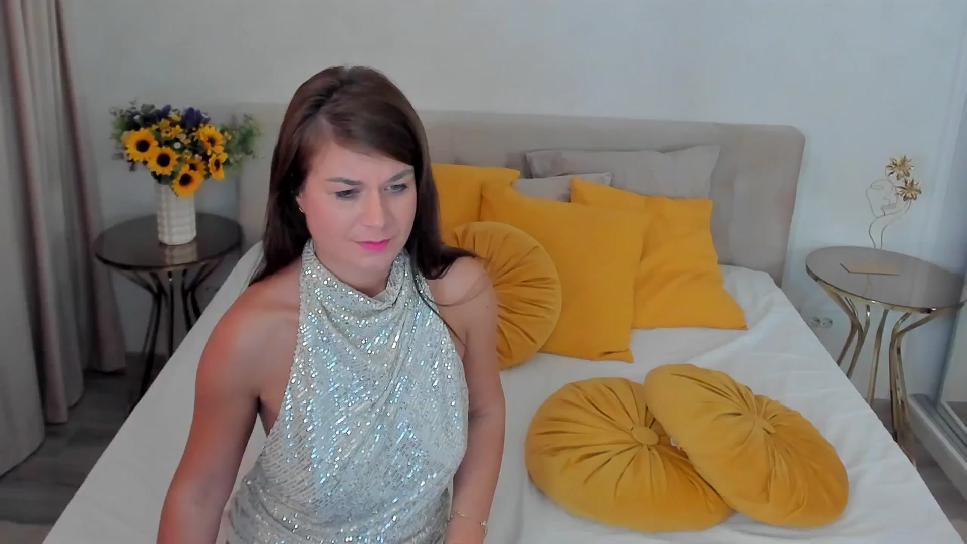 Gallery image thumbnail from SuaveGia's myfreecams stream on, 11/17/2025, 09:36 image 10 of 20