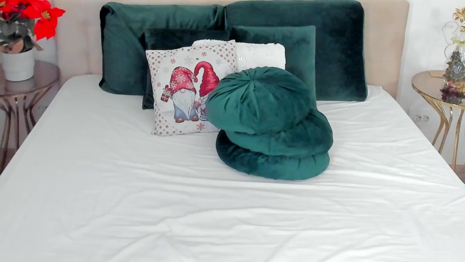 Gallery image thumbnail from SuaveGia's myfreecams stream on, 12/03/2025, 10:07 image 20 of 20