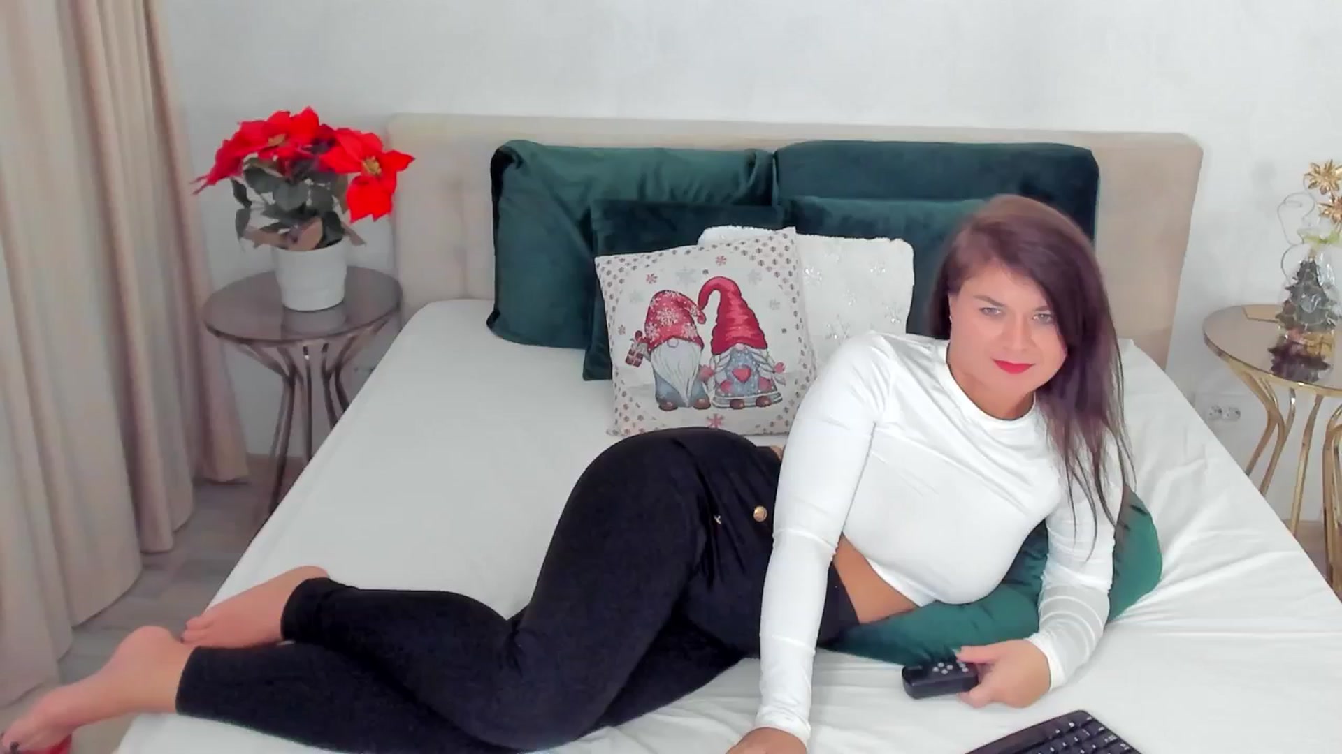 Gallery image thumbnail from SuaveGia's myfreecams stream on, 12/08/2025, 10:55 image 13 of 20