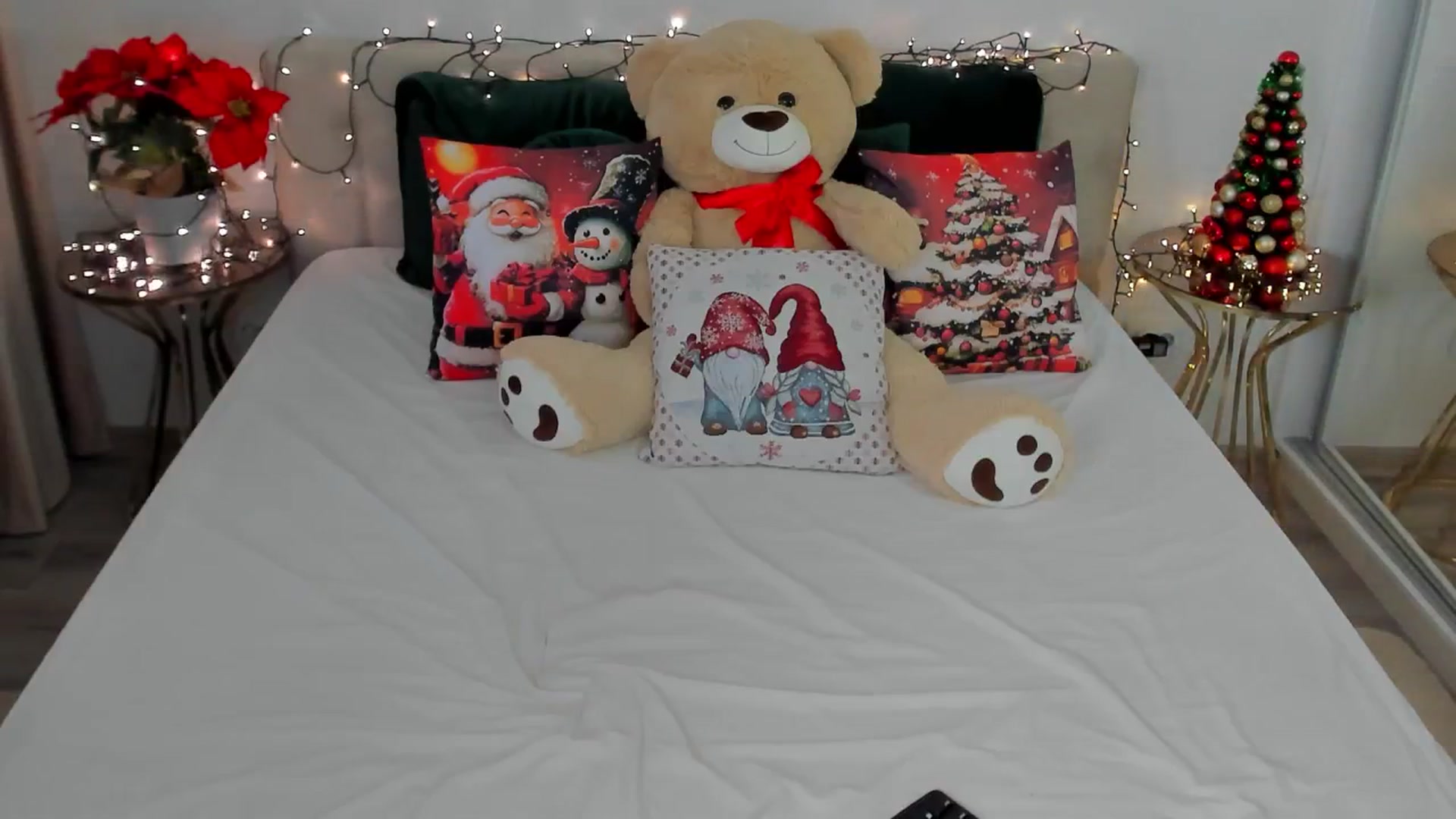 Gallery image thumbnail from SuaveGia's myfreecams stream on, 12/12/2025, 10:29 image 7 of 20