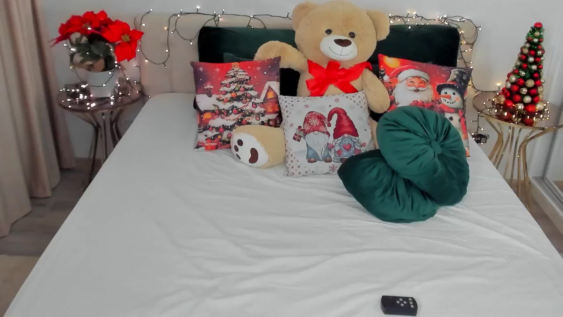 Gallery image thumbnail from SuaveGia's myfreecams stream on, 12/16/2025, 09:25 image 1 of 20