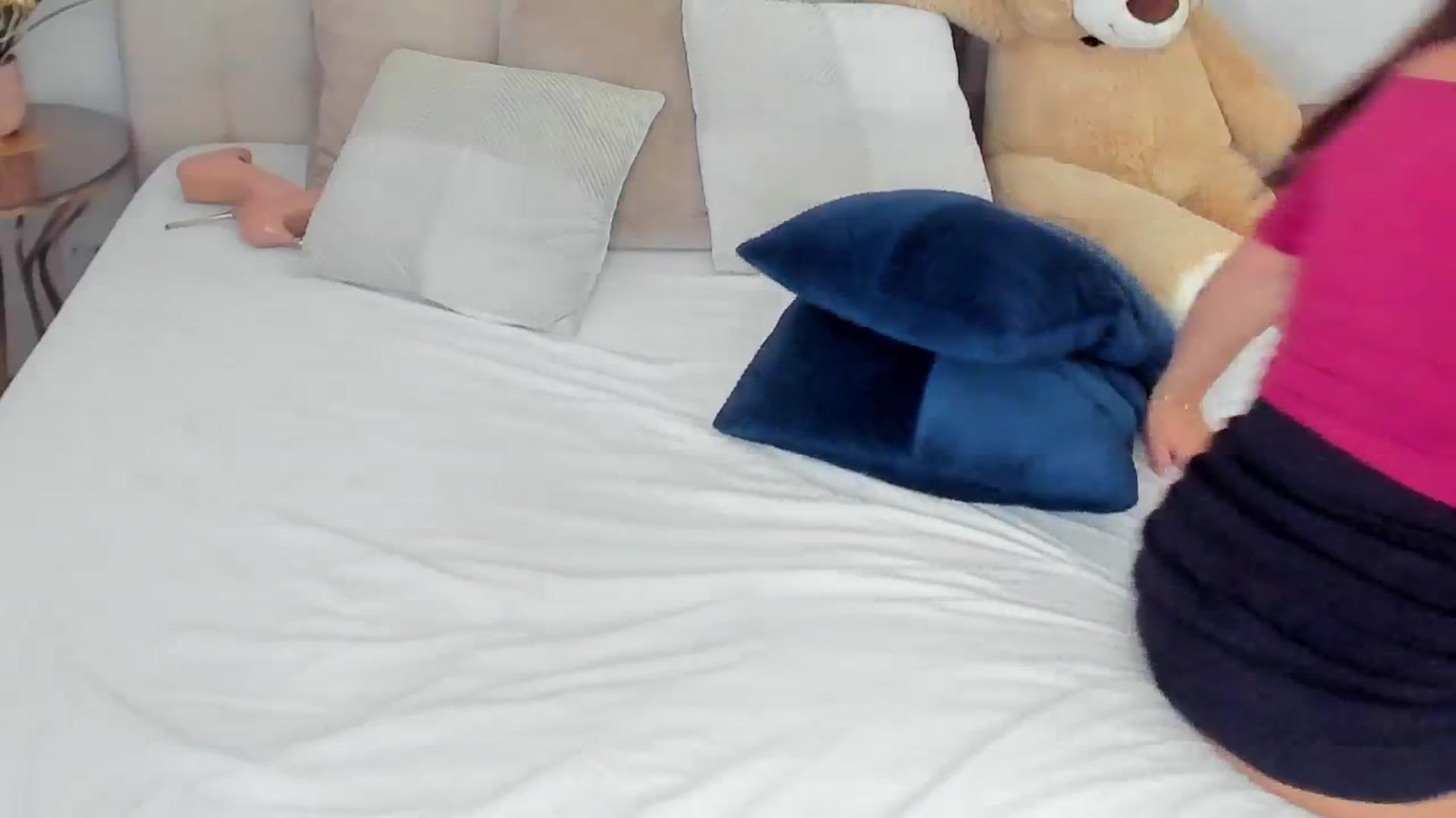 Gallery image thumbnail from SuaveGia's myfreecams stream on, 01/22/2026, 10:22 image 5 of 20