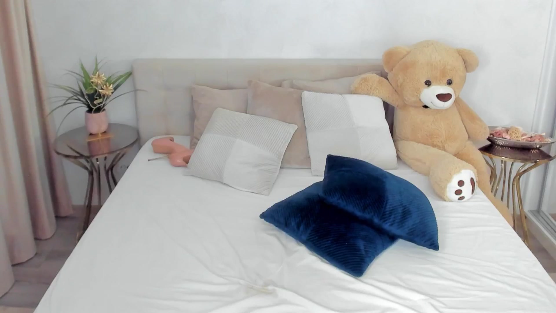 Gallery image thumbnail from SuaveGia's myfreecams stream on, 01/22/2026, 14:39 image 9 of 20