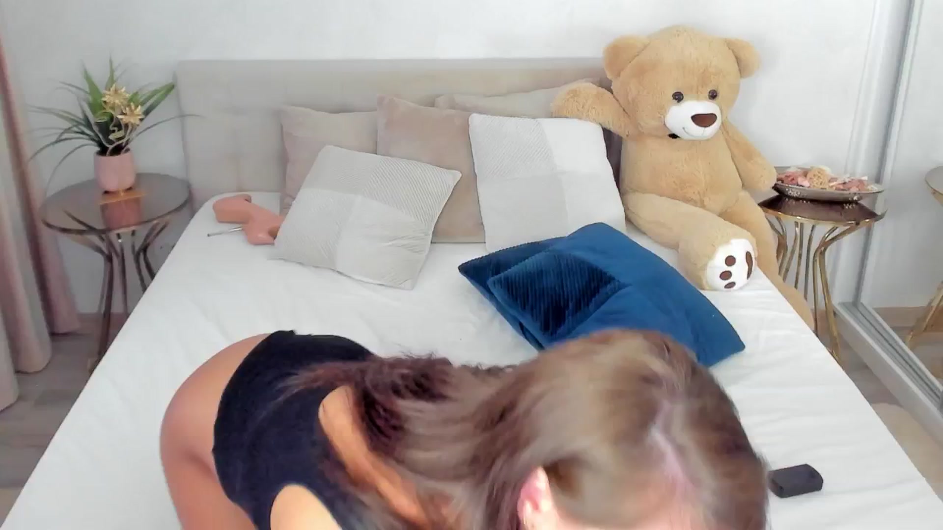 Gallery image thumbnail from SuaveGia's myfreecams stream on, 01/23/2026, 10:23 image 18 of 20