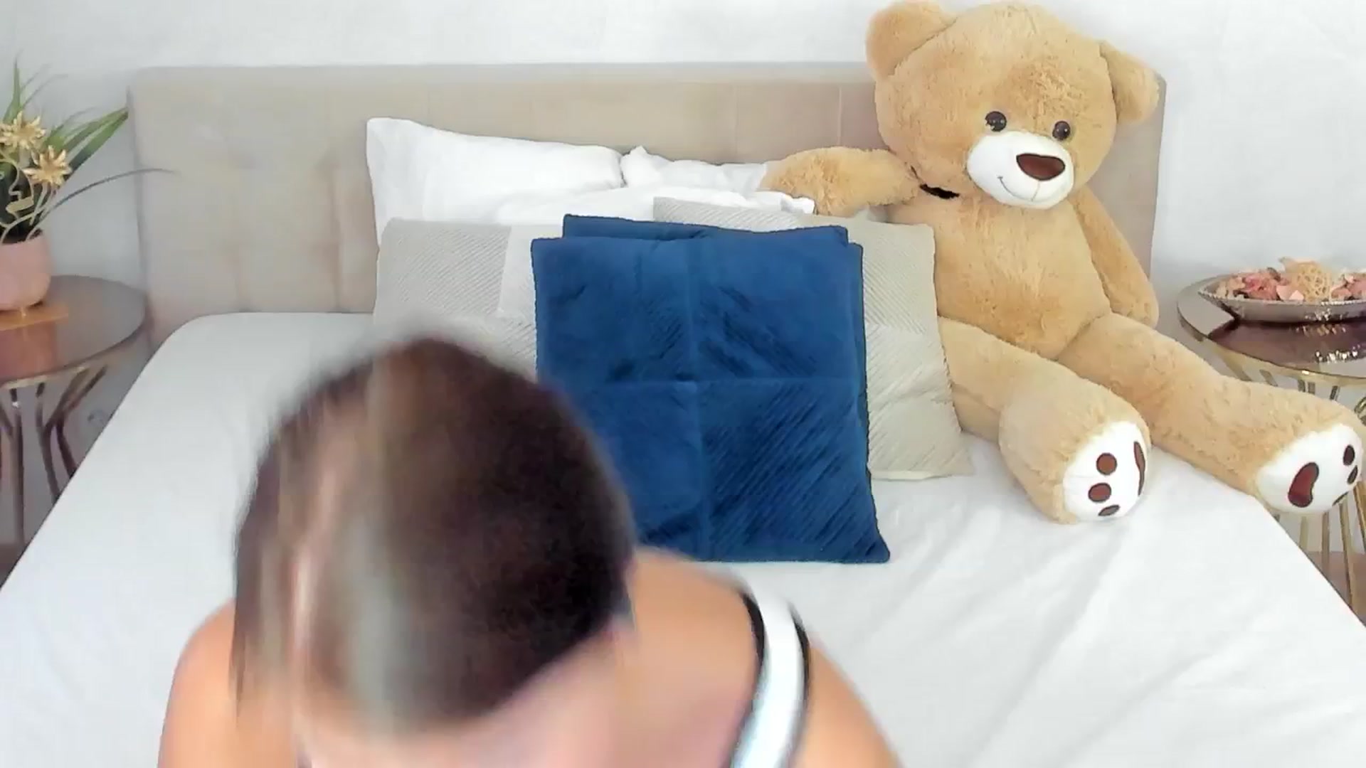 Gallery image thumbnail from SuaveGia's myfreecams stream on, 02/02/2026, 07:41 image 10 of 20