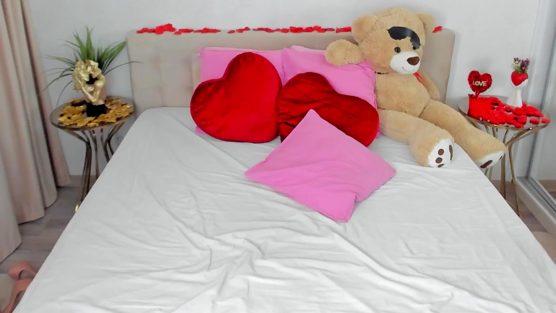 Gallery image thumbnail from SuaveGia's myfreecams stream on, 02/16/2026, 14:03 image 7 of 20
