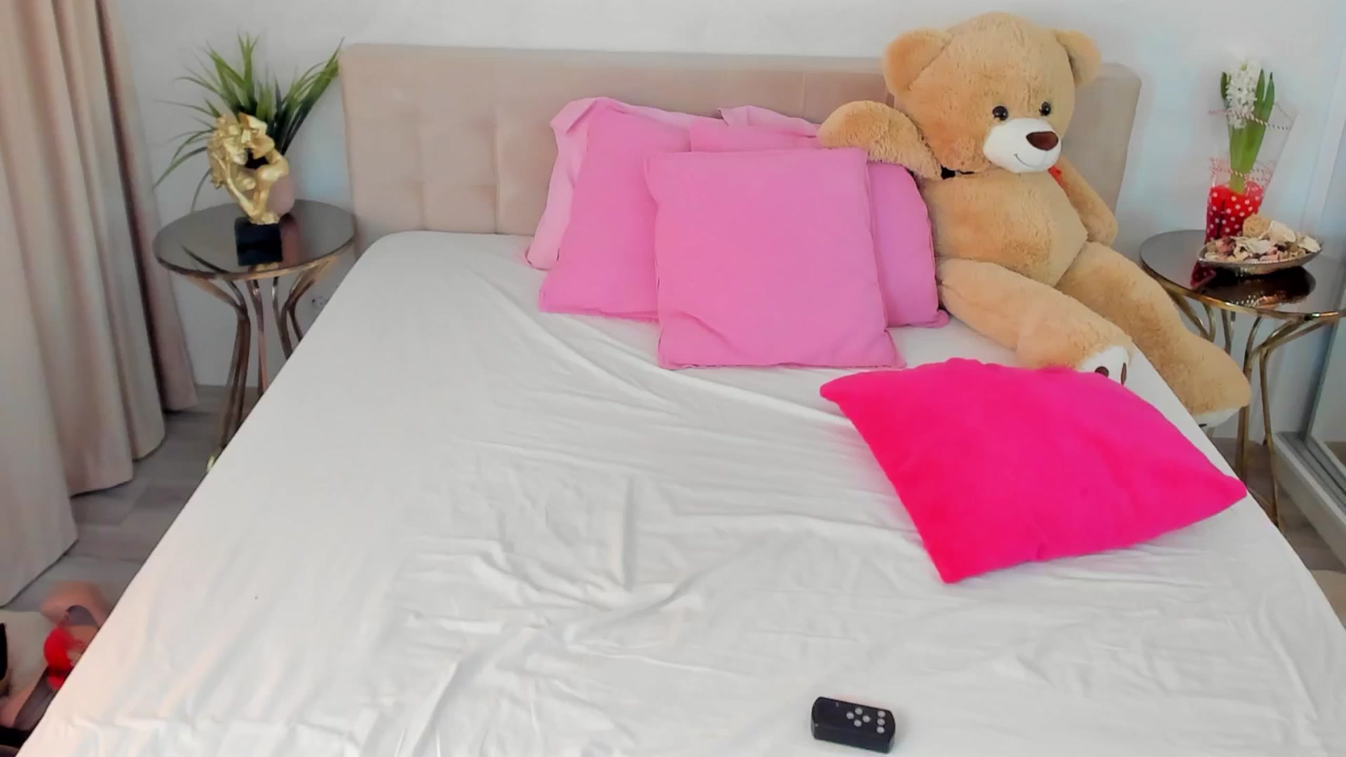 Gallery image thumbnail from SuaveGia's myfreecams stream on, 03/04/2026, 07:30 image 17 of 20