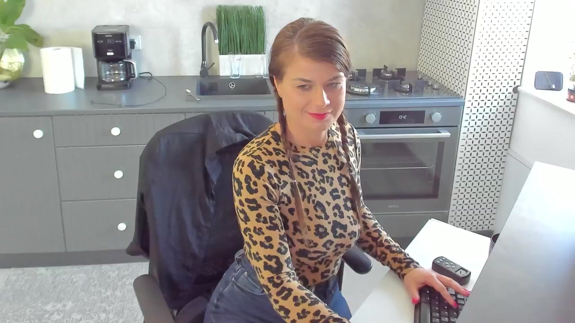Gallery image thumbnail from SuaveGia's myfreecams stream on, 03/13/2026, 12:21 image 10 of 20