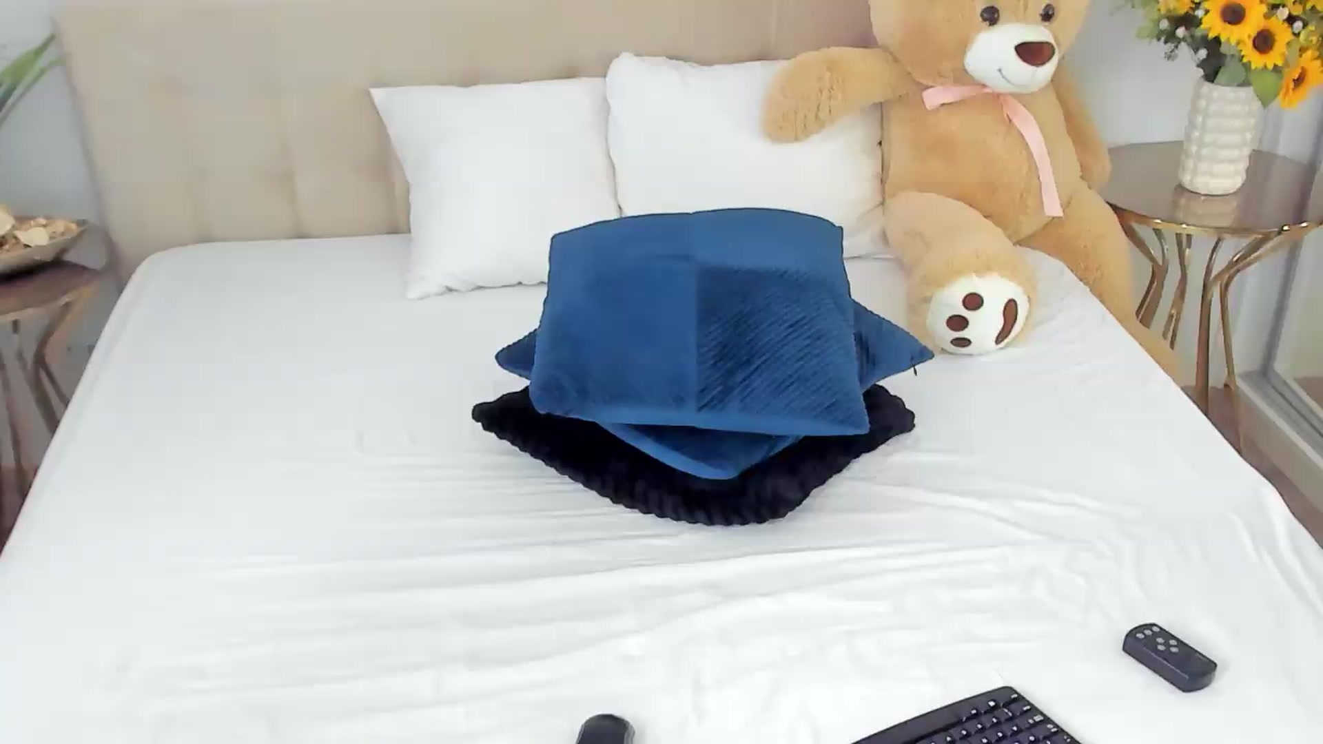 Gallery image thumbnail from SuaveGia's myfreecams stream on, 05/11/2026, 13:29 image 8 of 20
