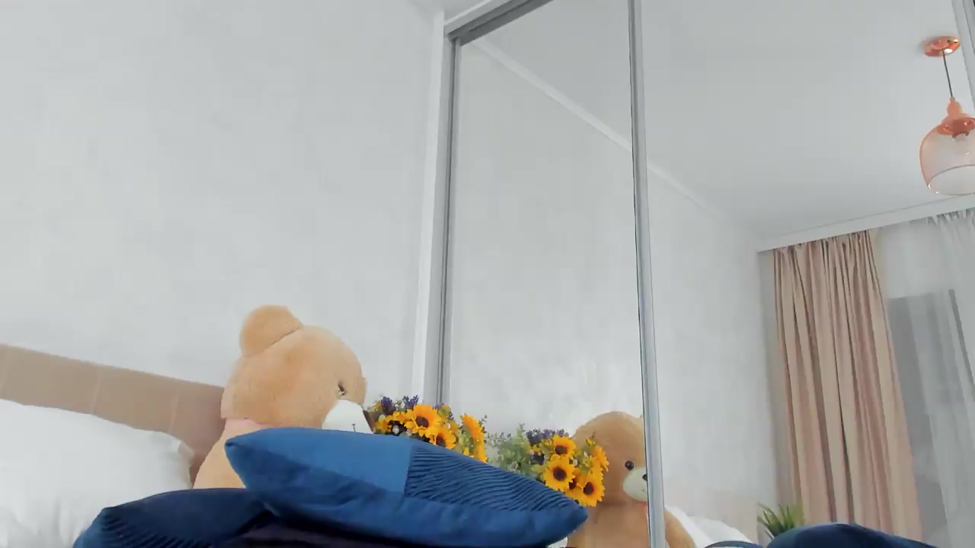 Gallery image thumbnail from SuaveGia's myfreecams stream on, 05/14/2026, 11:29 image 13 of 20