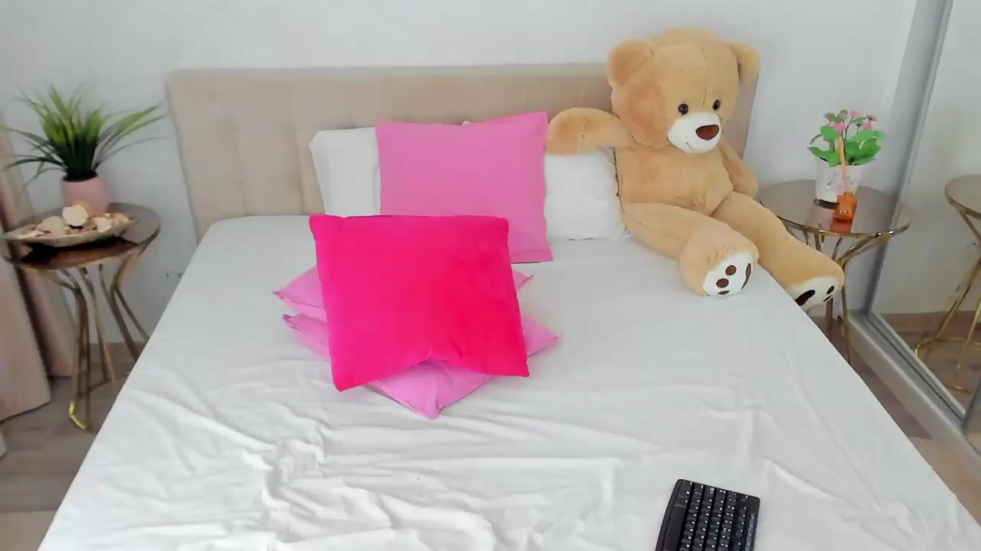 Gallery image thumbnail from SuaveGia's myfreecams stream on, 07/15/2026, 10:14 image 13 of 20