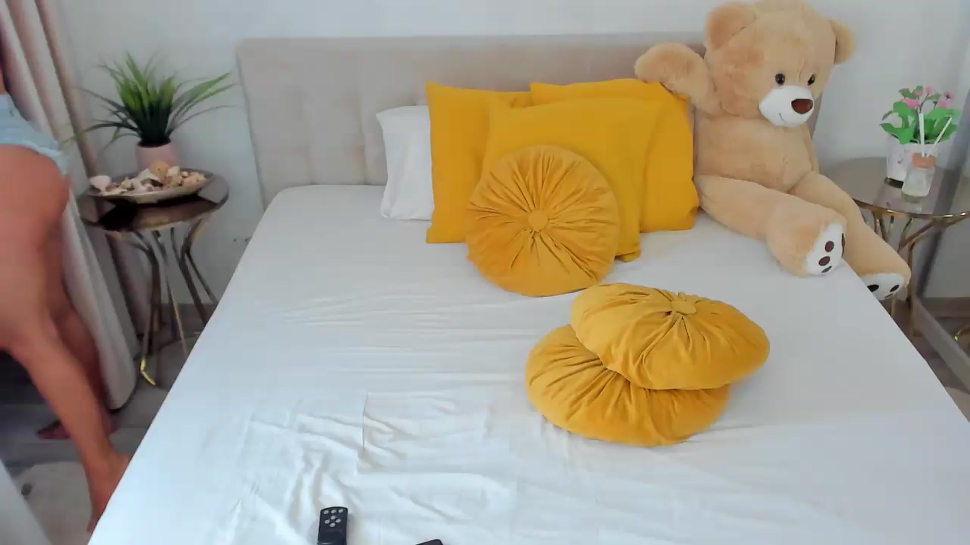 Gallery image thumbnail from SuaveGia's myfreecams stream on, 07/21/2026, 09:50 image 9 of 20