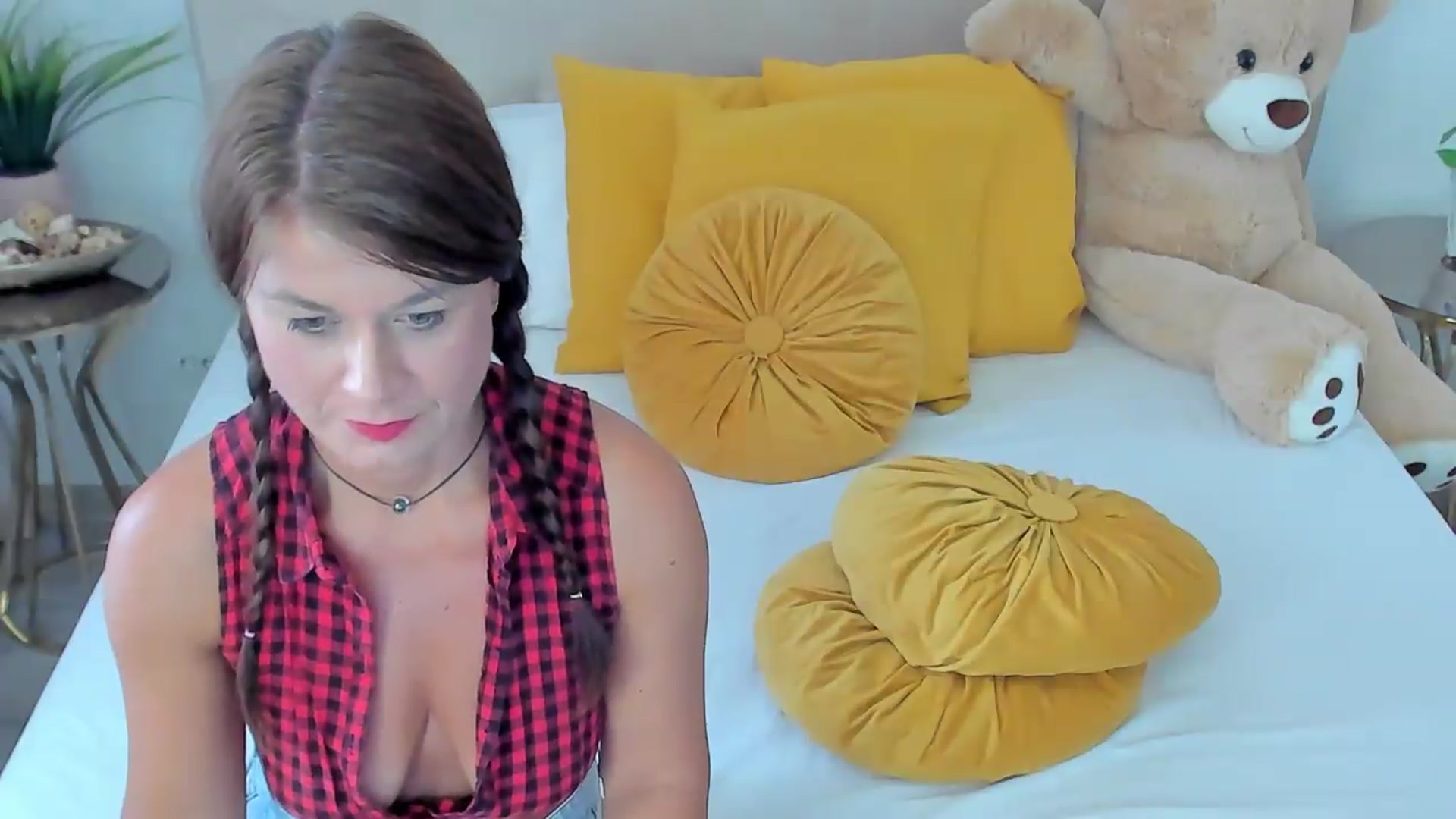 Gallery image thumbnail from SuaveGia's myfreecams stream on, 07/21/2026, 09:50 image 18 of 20