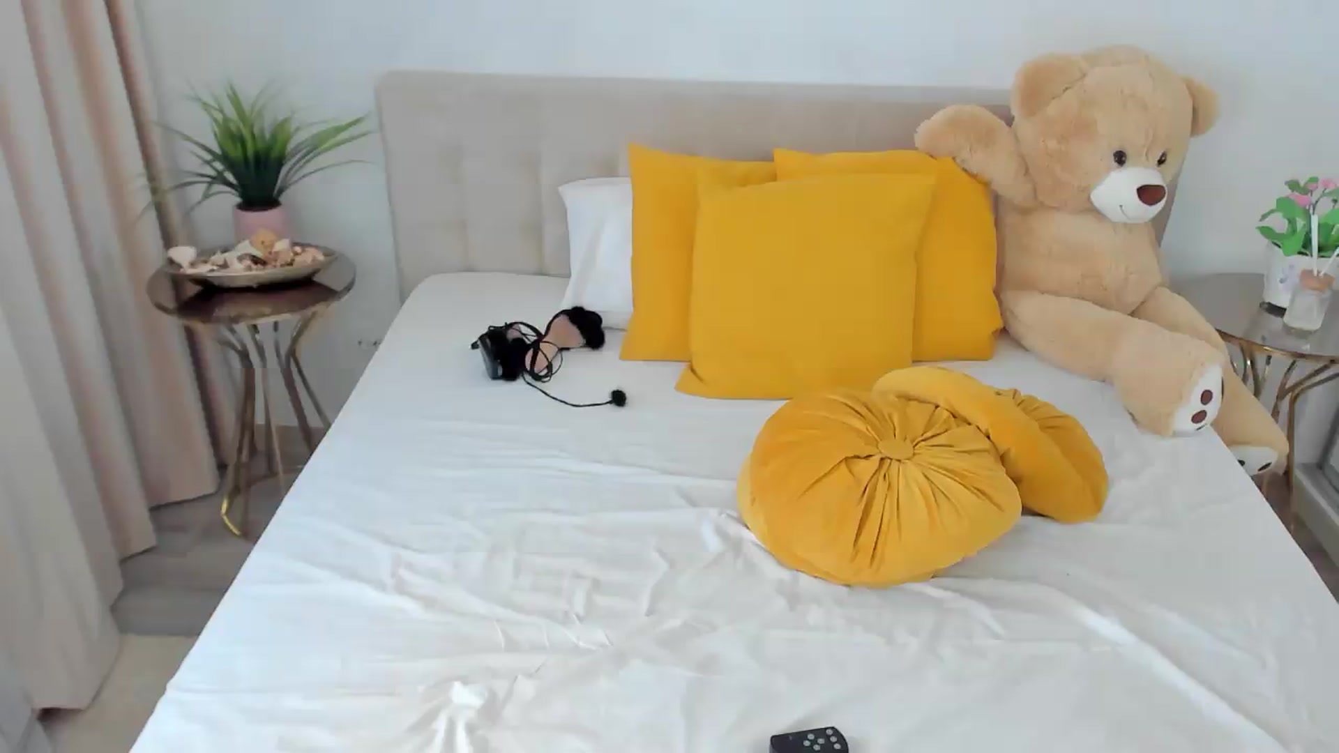 Gallery image thumbnail from SuaveGia's myfreecams stream on, 07/28/2026, 13:38 image 14 of 20