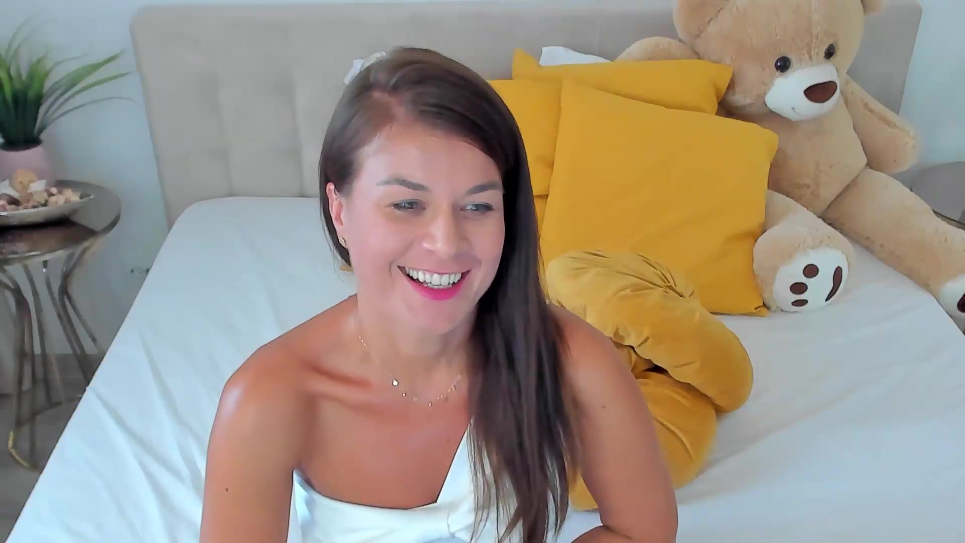 Gallery image thumbnail from SuaveGia's myfreecams stream on, 08/18/2026, 12:18 image 14 of 20