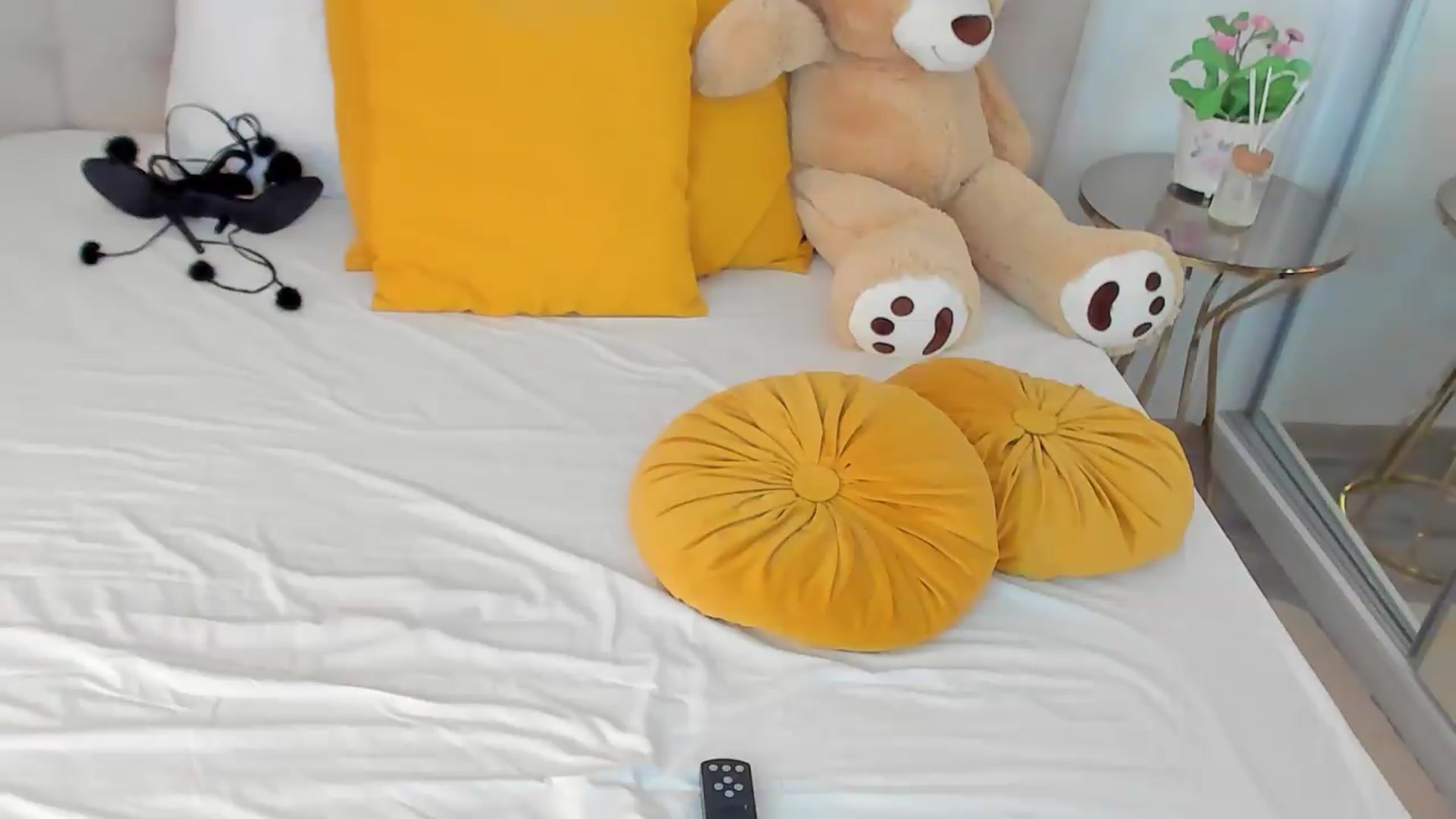 Gallery image thumbnail from SuaveGia's myfreecams stream on, 09/09/2026, 08:07 image 2 of 20