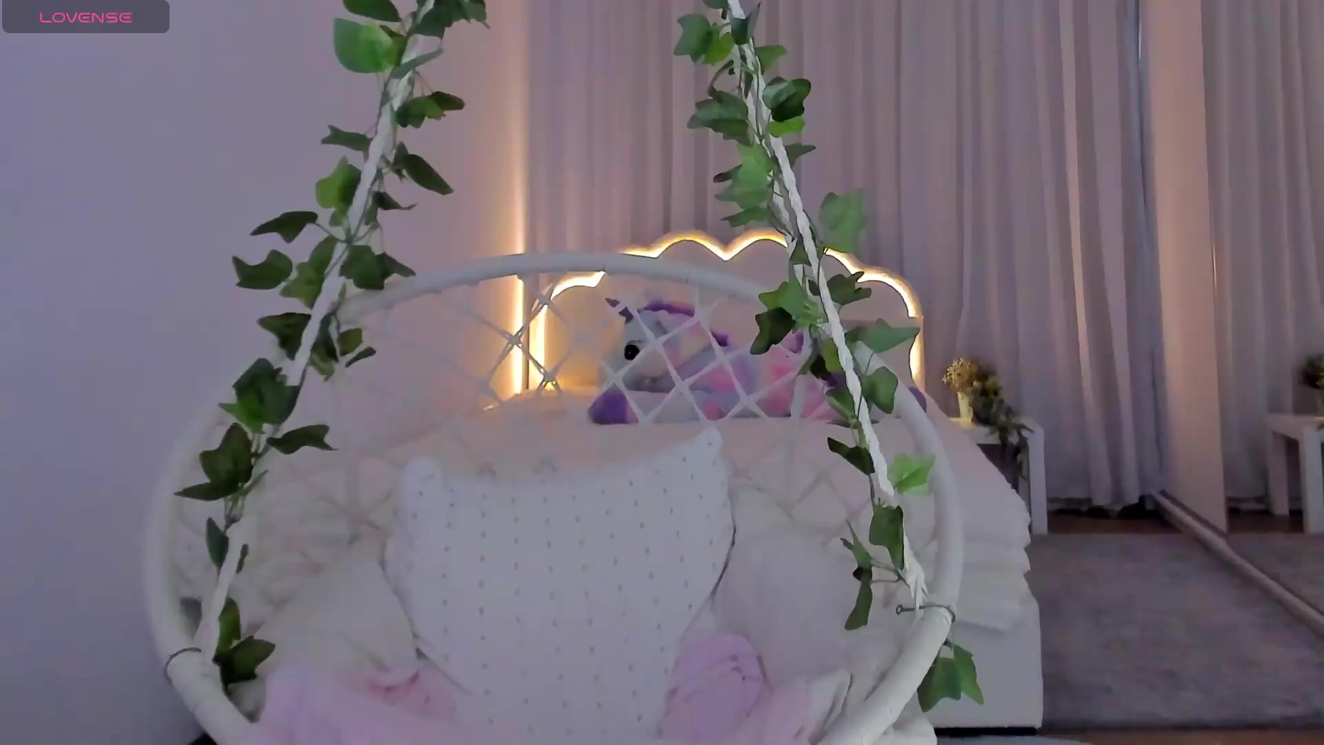 Gallery image thumbnail from SuaveGia's myfreecams stream on, 09/16/2026, 08:16 image 12 of 20
