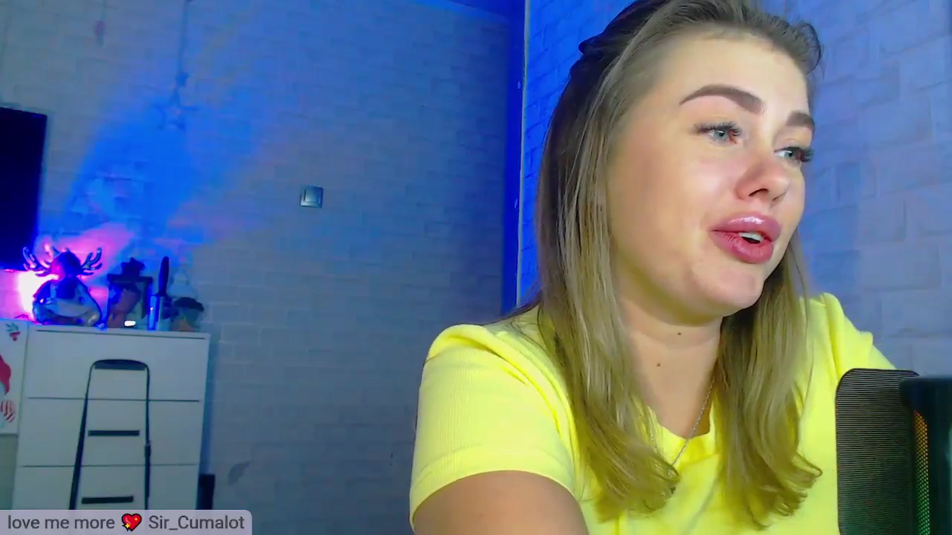 Gallery image thumbnail from SuchCute_'s myfreecams stream on, 03/08/2025, 12:27 image 18 of 20