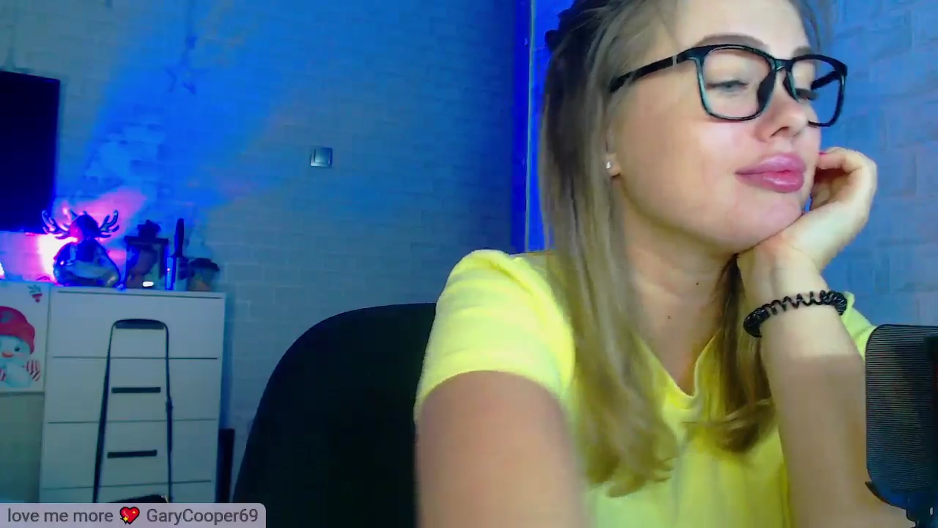 Gallery image thumbnail from SuchCute_'s myfreecams stream on, 03/08/2025, 14:33 image 5 of 20