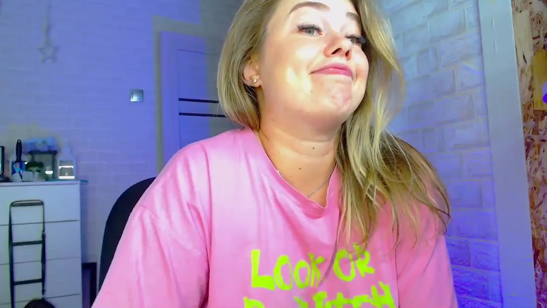 Gallery image thumbnail from SuchCute_'s myfreecams stream on, 07/06/2025, 16:21 image 18 of 20