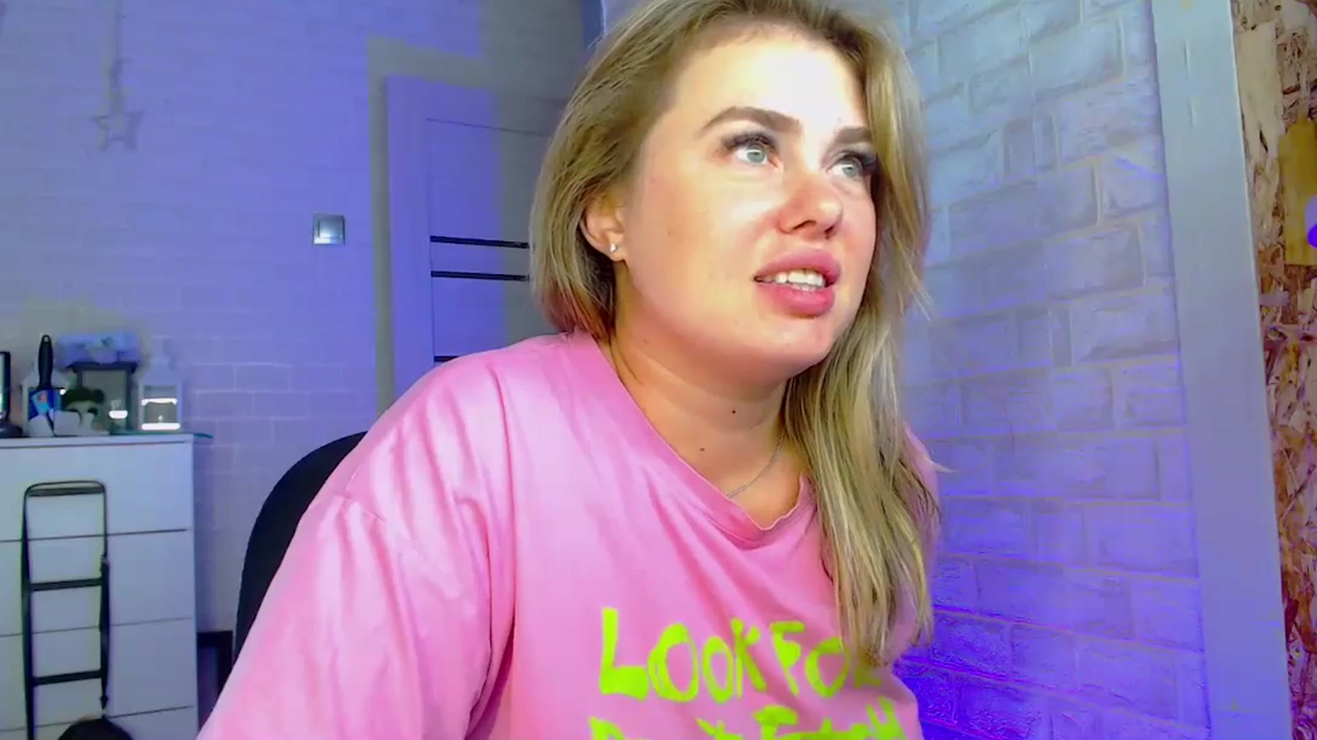 Gallery image thumbnail from SuchCute_'s myfreecams stream on, 07/06/2025, 16:21 image 17 of 20