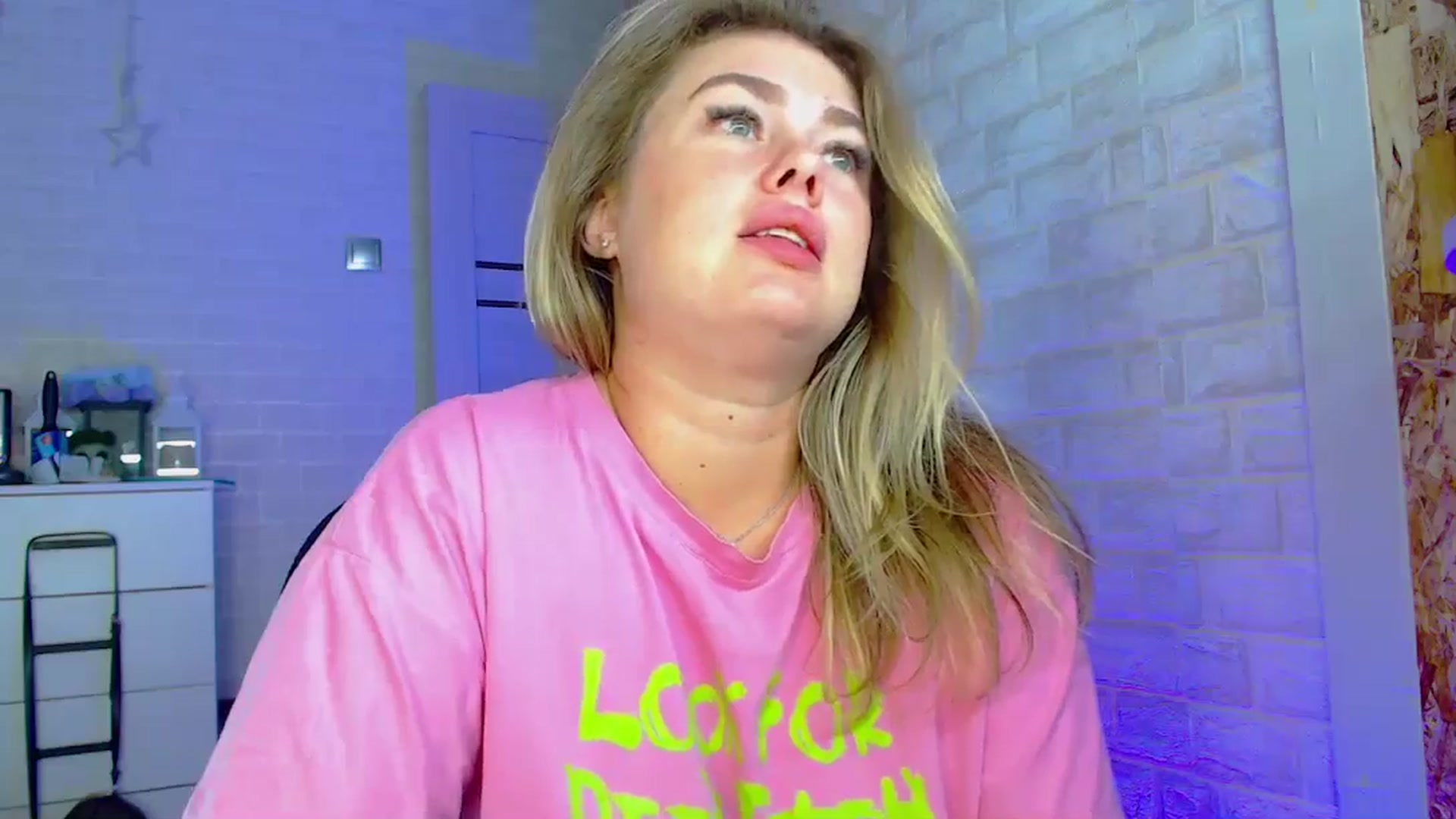 Gallery image thumbnail from SuchCute_'s myfreecams stream on, 07/06/2025, 16:21 image 19 of 20