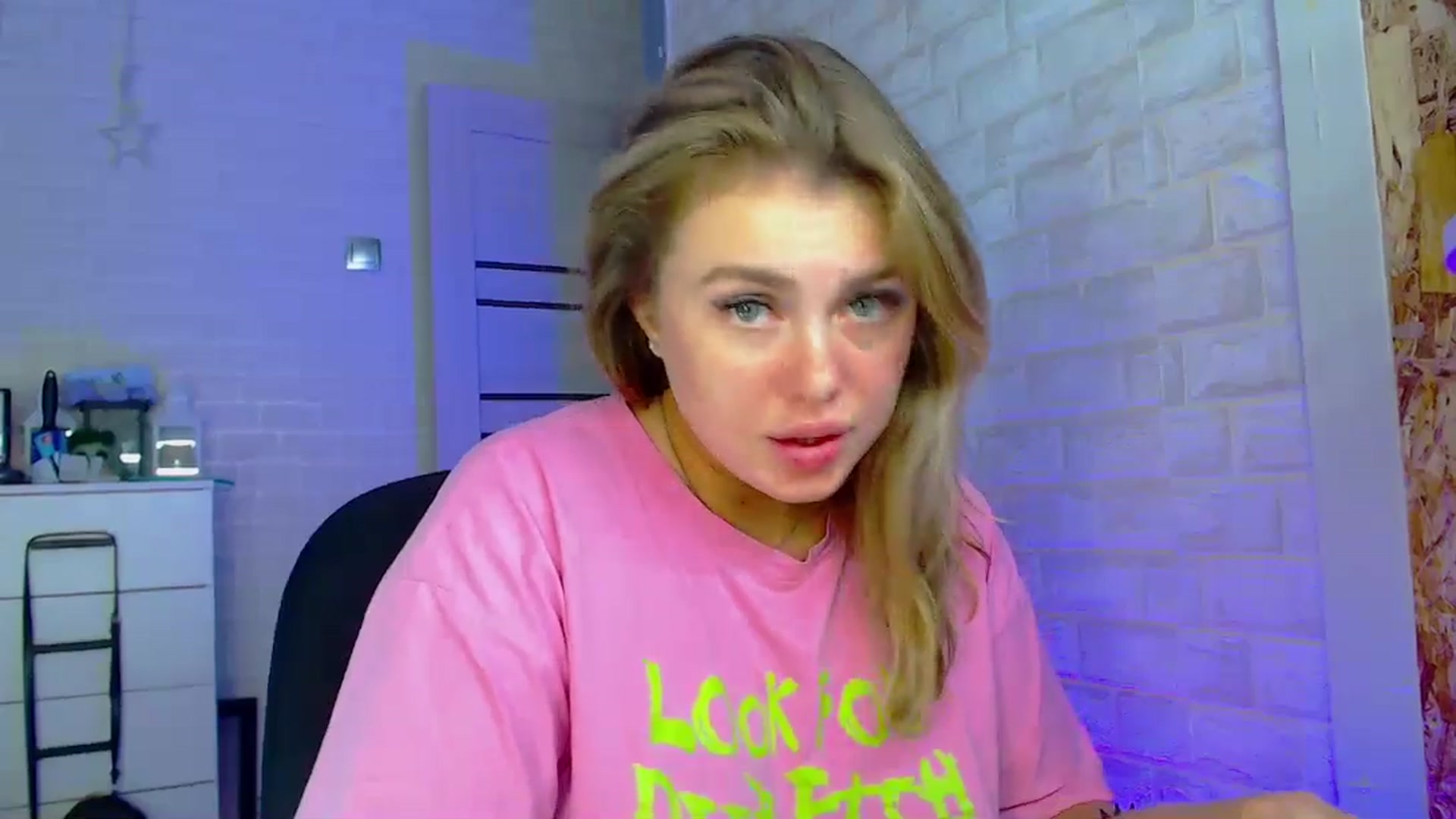 Gallery image thumbnail from SuchCute_'s myfreecams stream on, 07/06/2025, 16:21 image 16 of 20