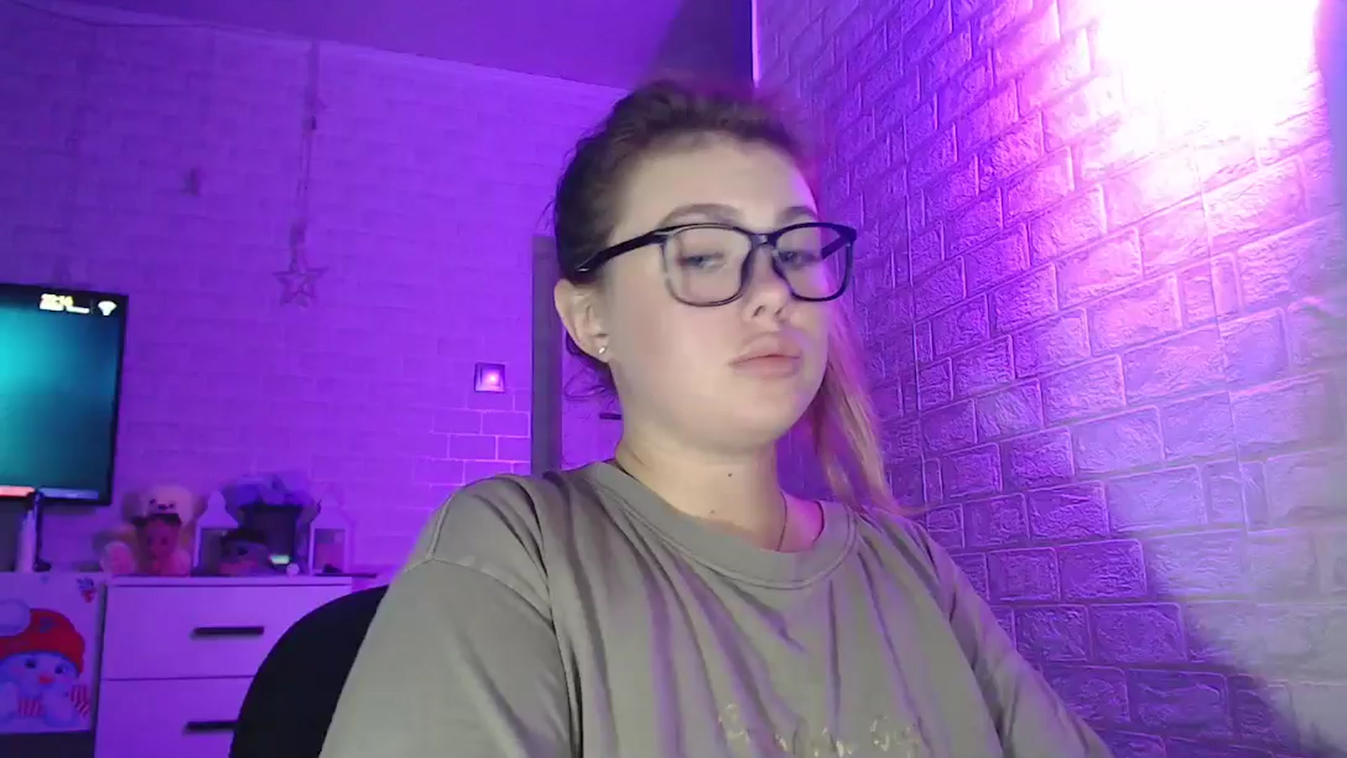 Gallery image thumbnail from SuchCute_'s myfreecams stream on, 08/08/2025, 15:33 image 18 of 20