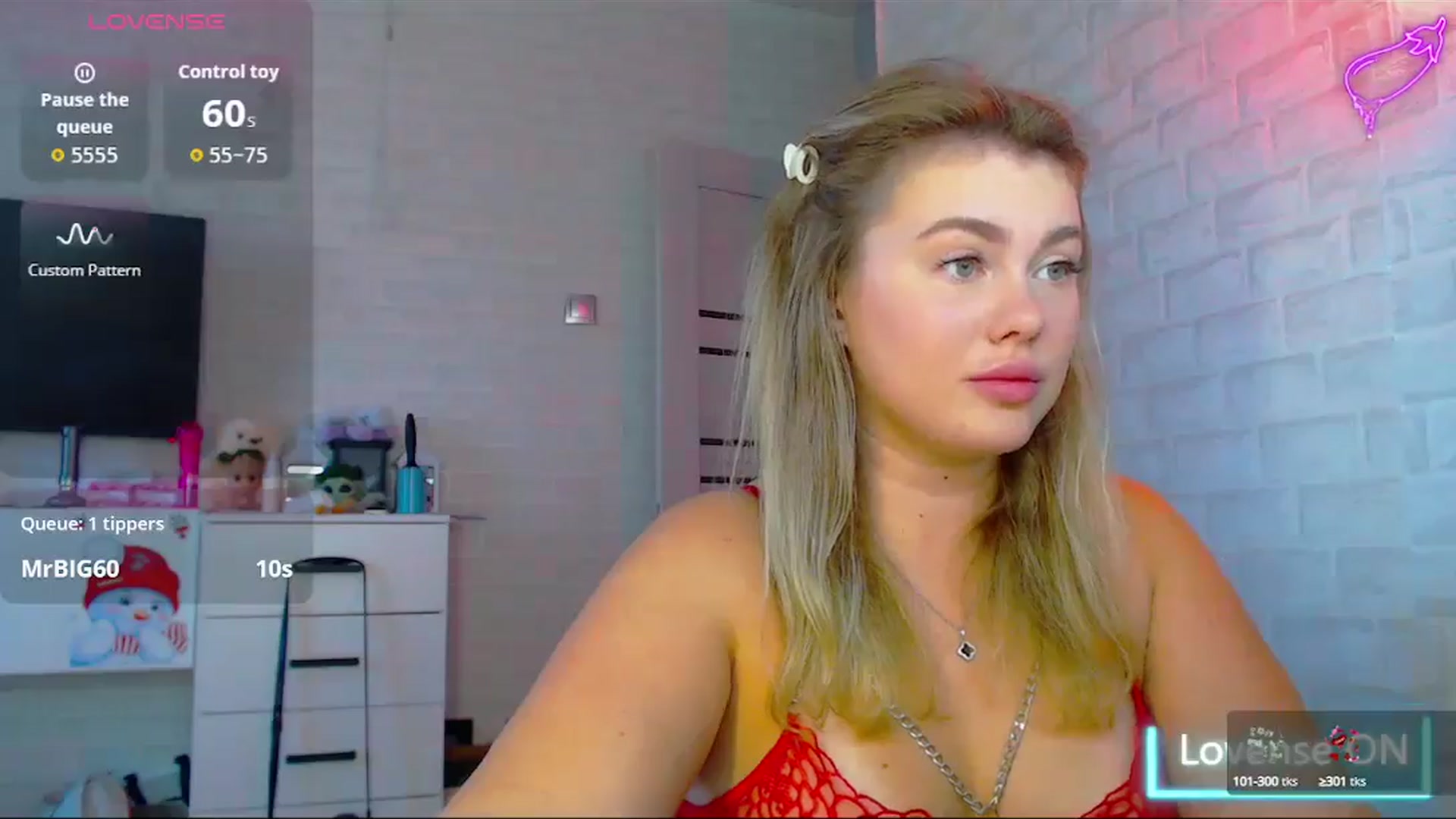 Gallery image thumbnail from SuchCute_'s myfreecams stream on, 08/27/2025, 02:43 image 14 of 20