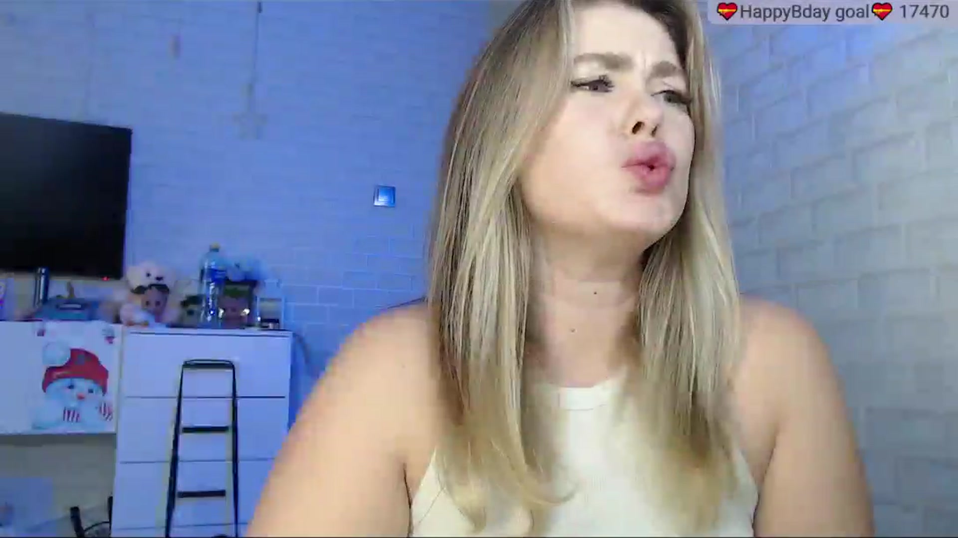 Gallery image thumbnail from SuchCute_'s myfreecams stream on, 09/12/2025, 05:00 image 7 of 20