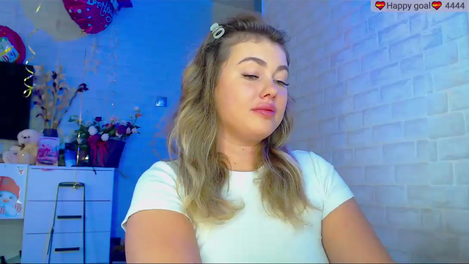 Gallery image thumbnail from SuchCute_'s myfreecams stream on, 09/22/2025, 03:34 image 13 of 20