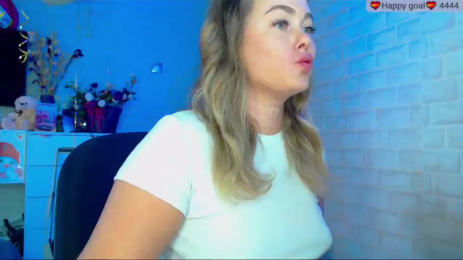 Gallery image thumbnail from SuchCute_'s myfreecams stream on, 09/22/2025, 03:34 image 7 of 20