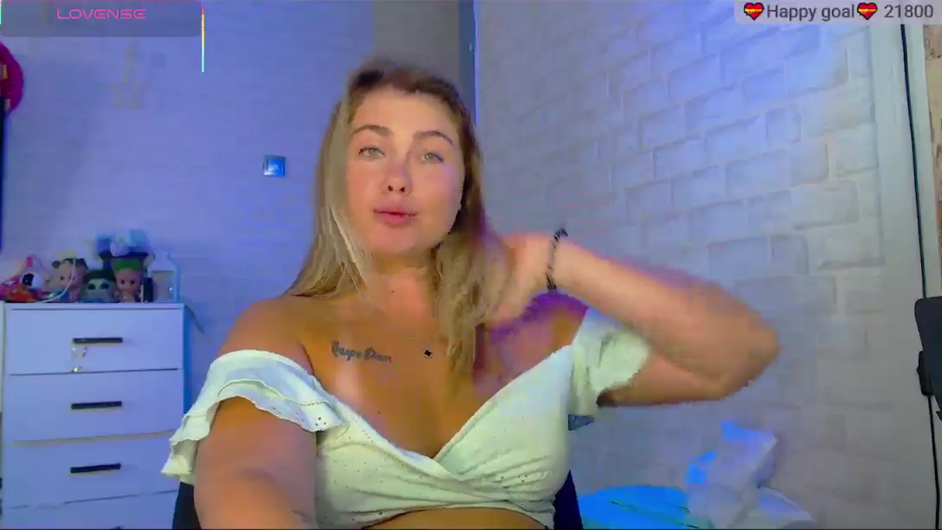 Gallery image thumbnail from SuchCute_'s myfreecams stream on, 10/12/2025, 03:58 image 15 of 20