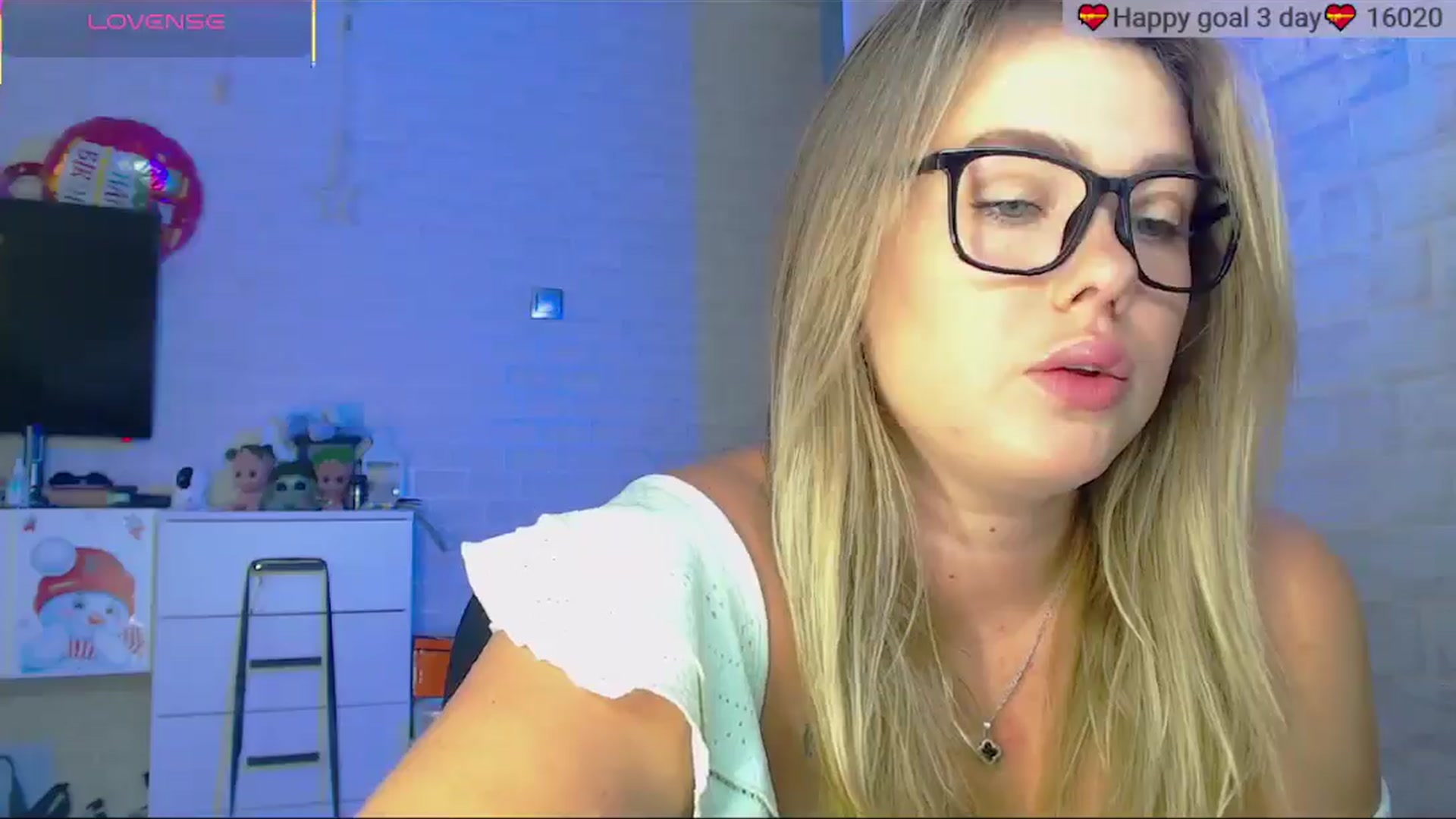 Gallery image thumbnail from SuchCute_'s myfreecams stream on, 10/14/2025, 02:34 image 4 of 20