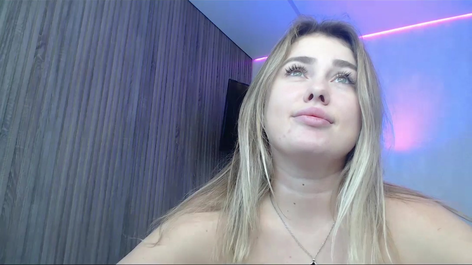 Gallery image thumbnail from SuchCute_'s myfreecams stream on, 11/21/2025, 05:12 image 2 of 20