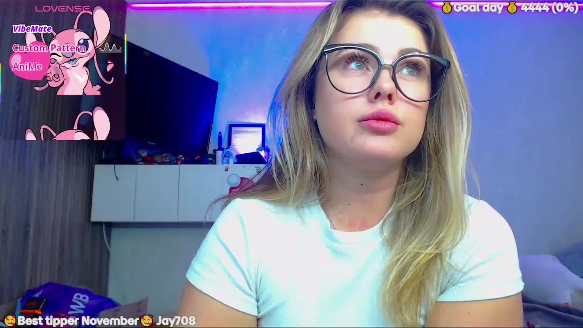 Gallery image thumbnail from SuchCute_'s myfreecams stream on, 11/24/2025, 04:09 image 15 of 20