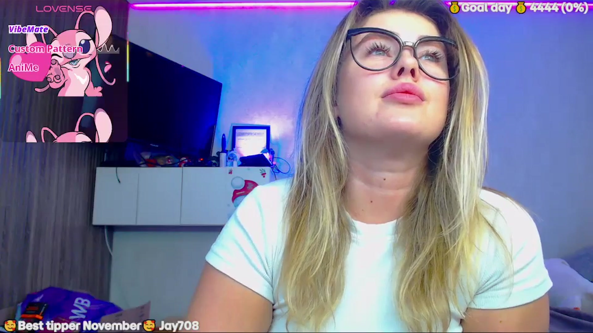 Gallery image thumbnail from SuchCute_'s myfreecams stream on, 11/24/2025, 04:09 image 17 of 20