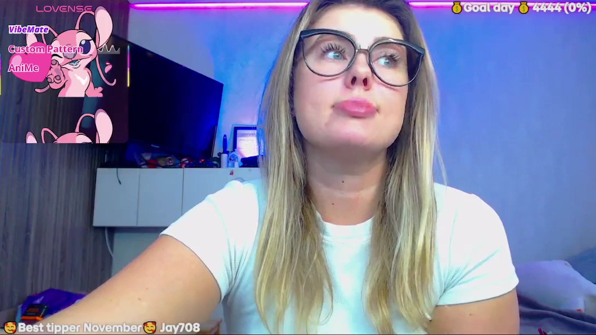 Gallery image thumbnail from SuchCute_'s myfreecams stream on, 11/24/2025, 04:09 image 18 of 20