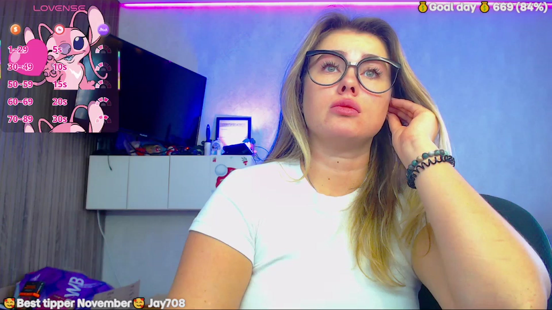 Gallery image thumbnail from SuchCute_'s myfreecams stream on, 11/24/2025, 05:03 image 3 of 20