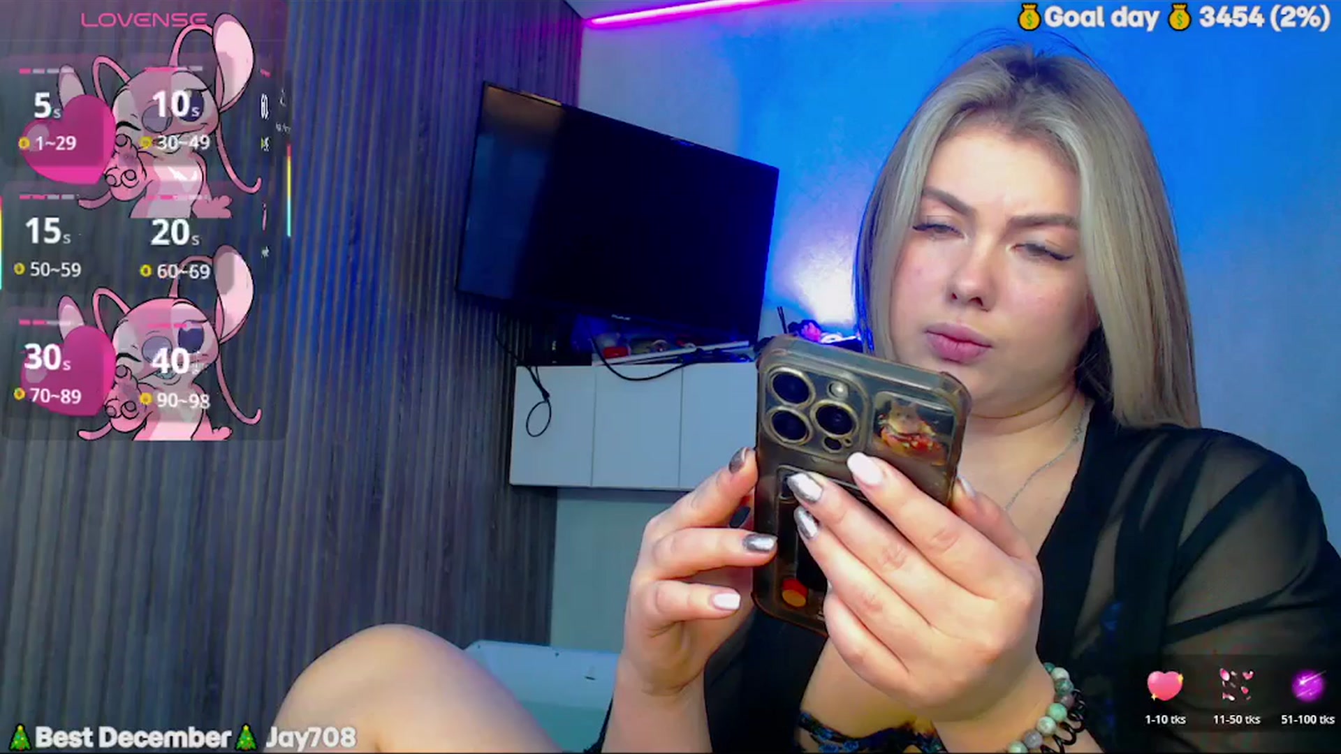 Gallery image thumbnail from SuchCute_'s myfreecams stream on, 12/03/2025, 04:23 image 15 of 20