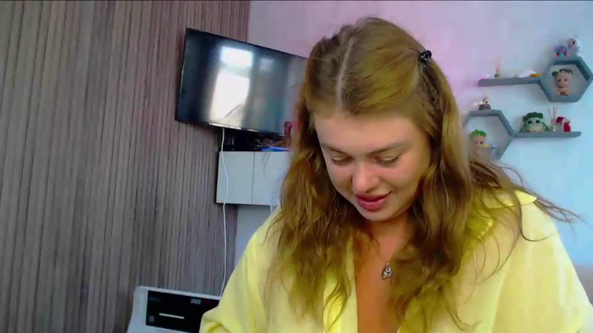 Gallery image thumbnail from SuchCute_'s myfreecams stream on, 06/08/2026, 04:32 image 13 of 20