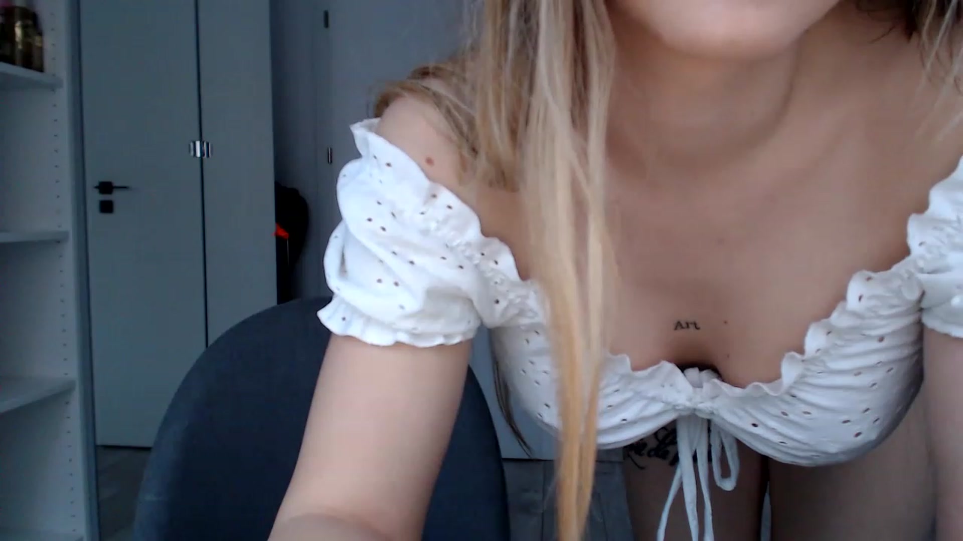 Gallery image thumbnail from Suckmedaddy99's myfreecams stream on, 11/26/2022, 13:50 image 18 of 20